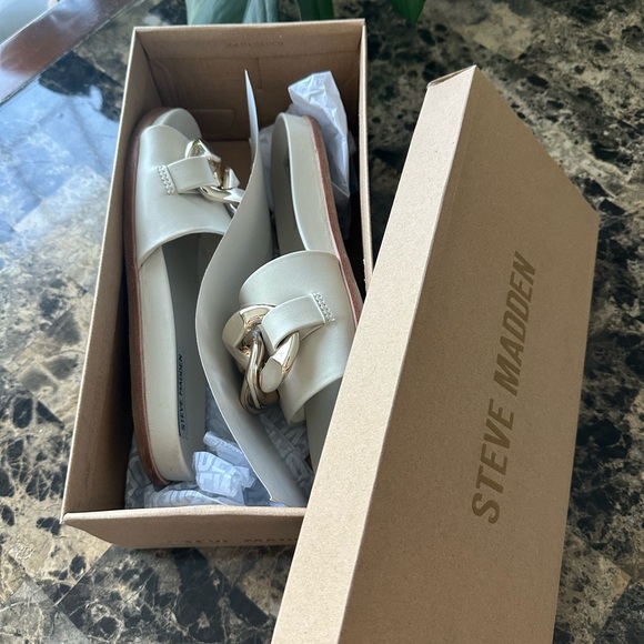 STEVE MADDEN Delay Mega-Chain Slide Sandals - Picture 4 of 7